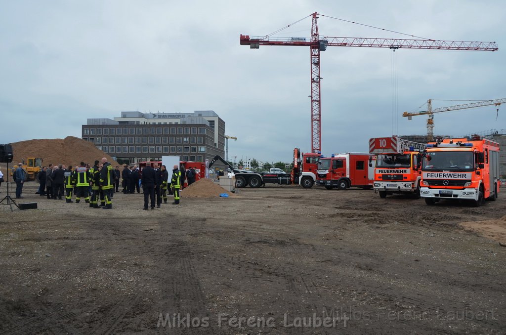 Erster Spatenstich Neues Feuerwehrzentrum Koeln Kalk Gummersbacherstr P051.JPG - Miklos Laubert